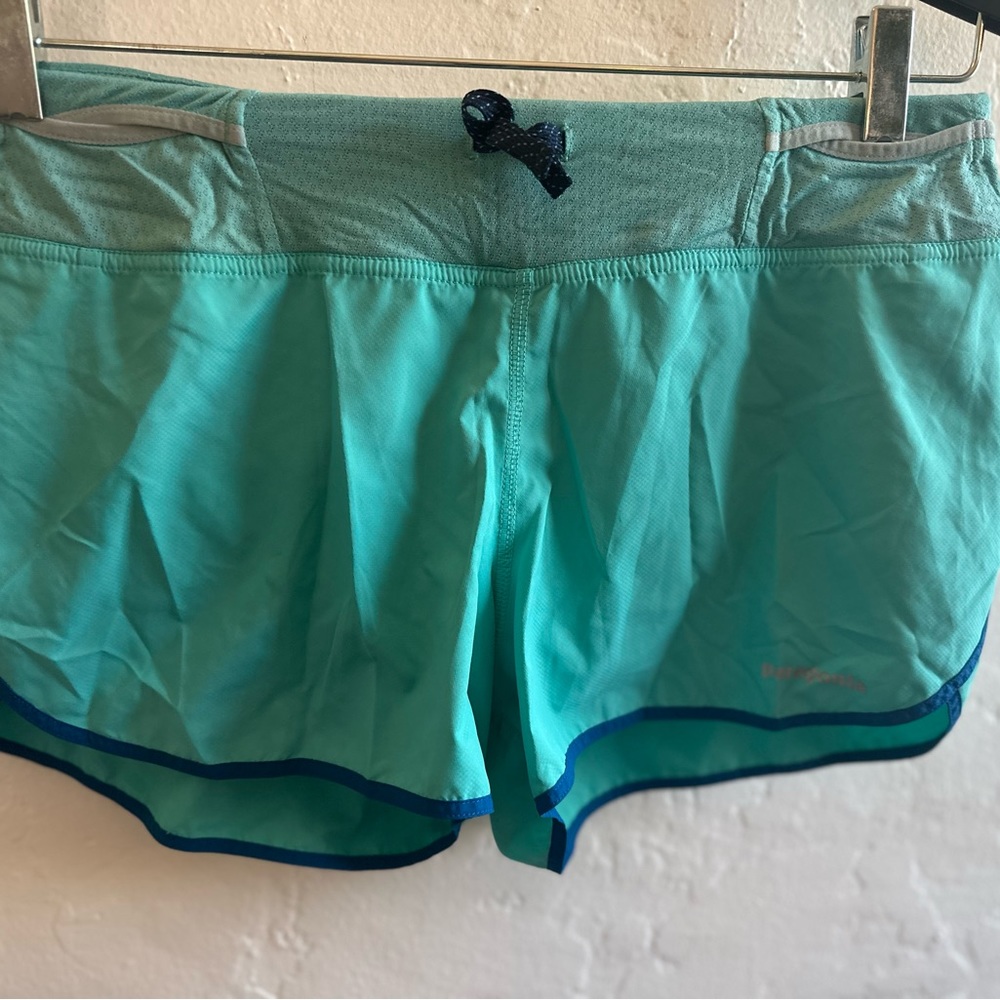 Patagonia active shorts size medium in excellent condition